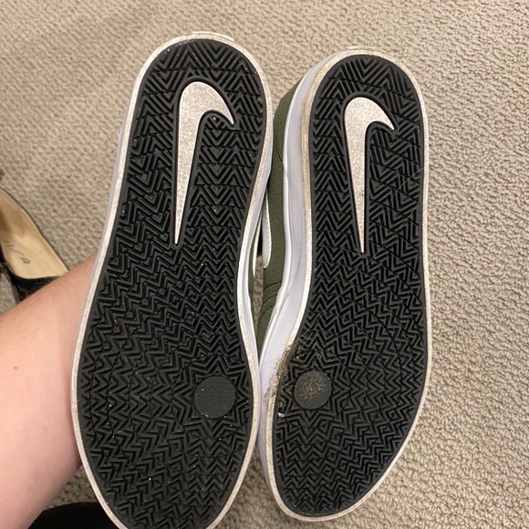 Nike size 7 - Picture 2 of 4